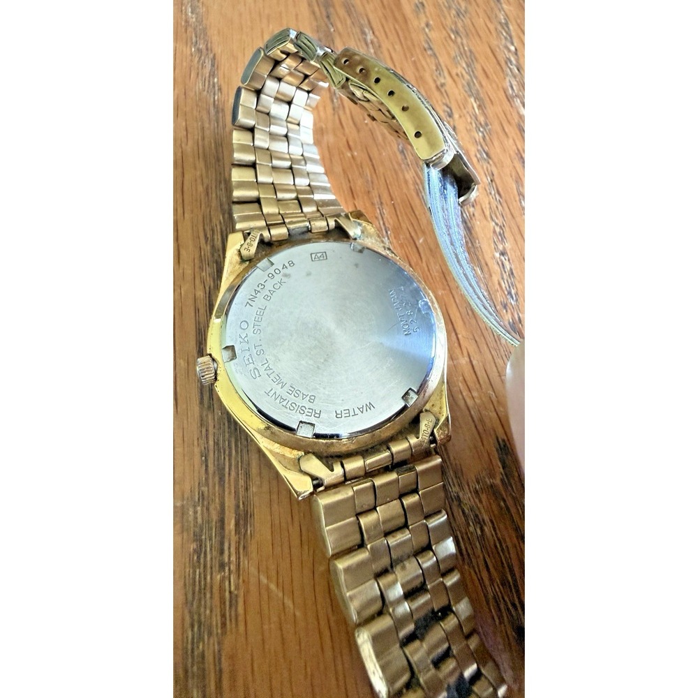 Vtg Quartz Seiko Man's‎ Wrist Watch 7N43-9048  - Timeless Elegance Working - Picture 9 of 10